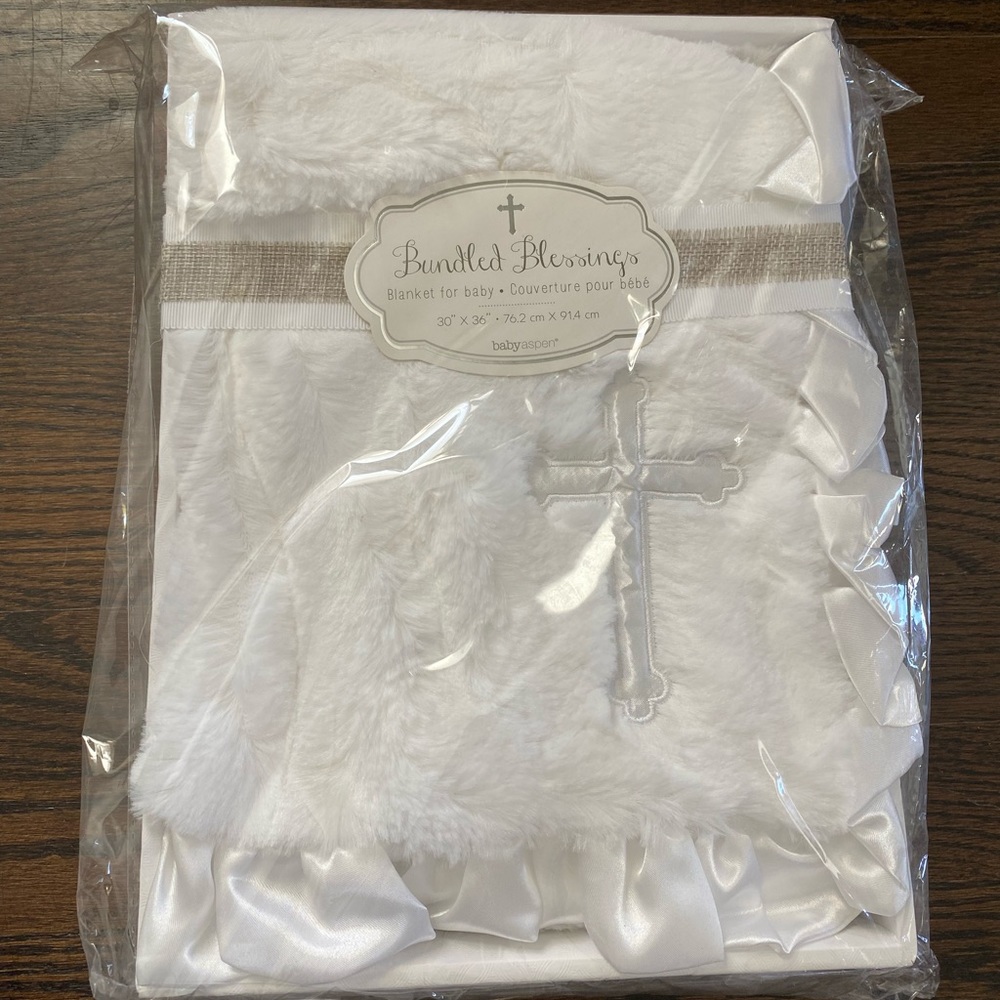 Baby Aspen bundled love white blanket